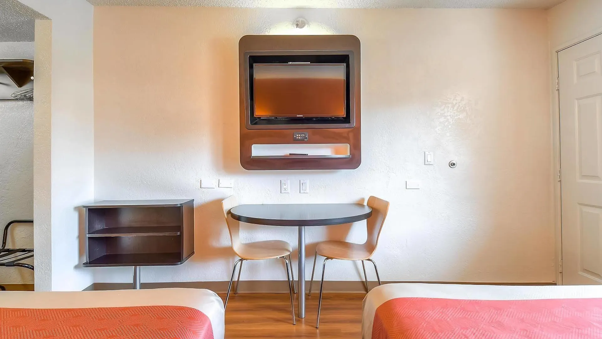 ** Hotel Motel 6-Long Beach, Ca - Los Angeles United States