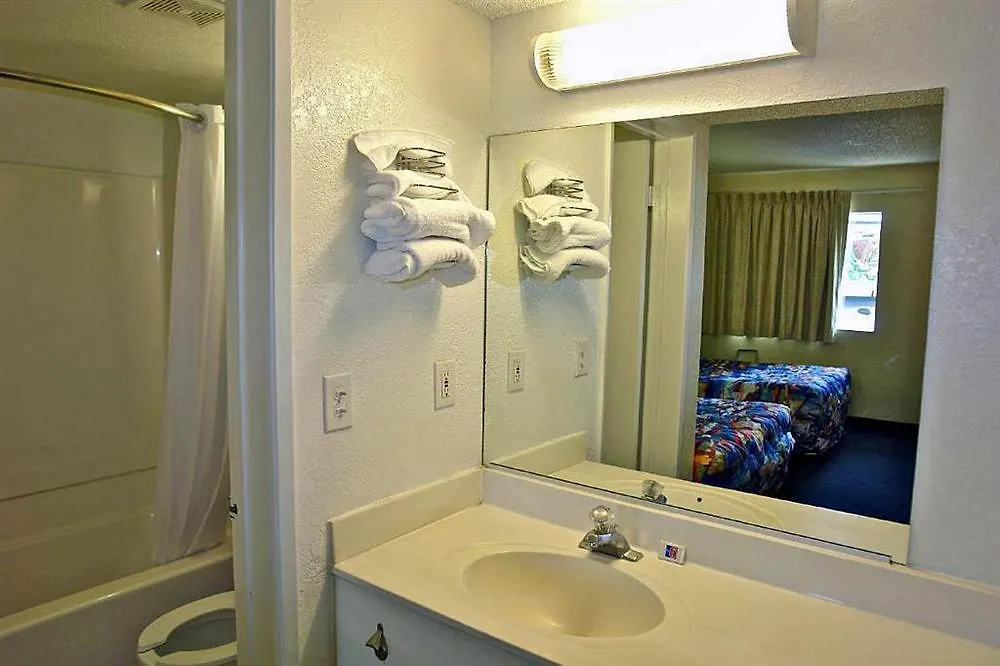 ** Hotel Motel 6-Long Beach, Ca - Los Angeles United States
